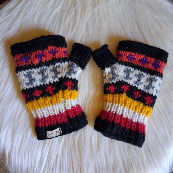 Yak n Yeti 100% Wool Fingerless Gloves Striped Fair Isle Hand Knitted Fair Trade - Picture 1 of 4